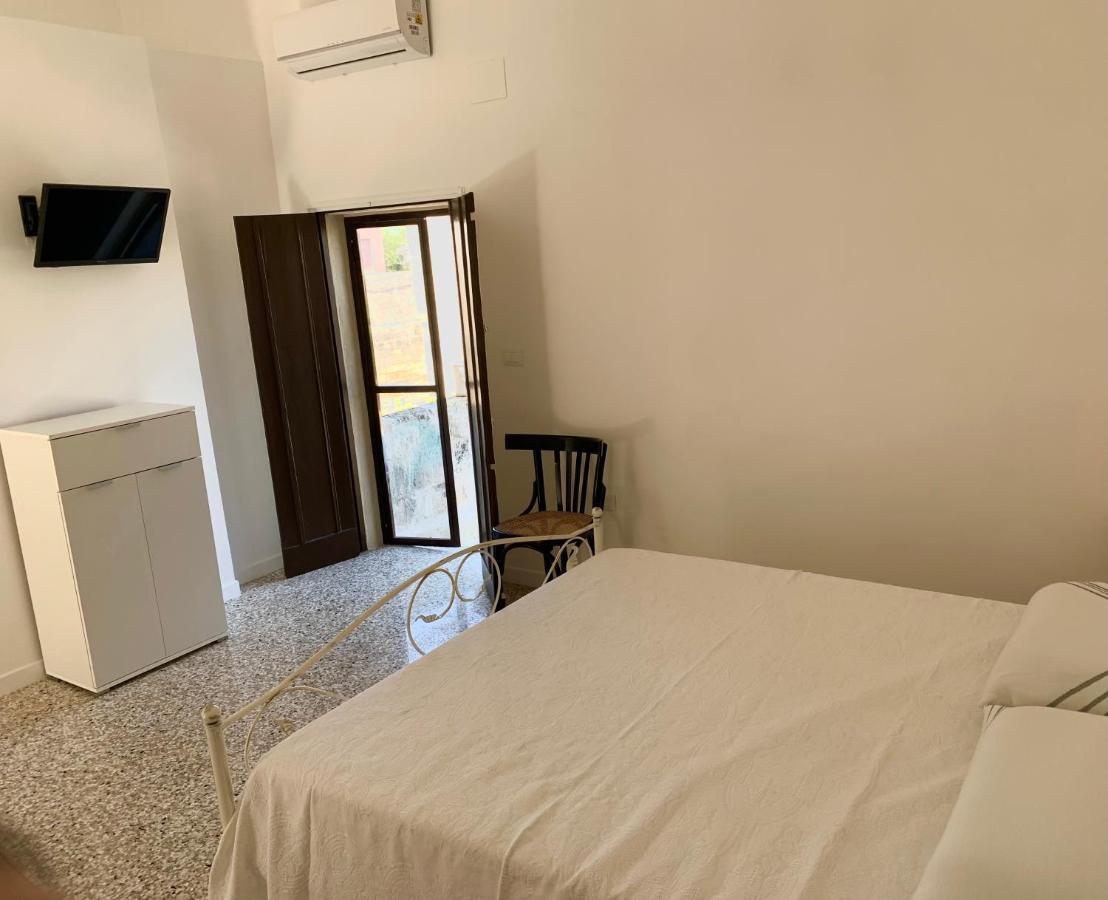 Palazzo Moschettini Apartment มาร์ตาโน ภายนอก รูปภาพ